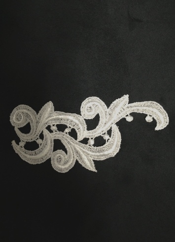 LA 003 White